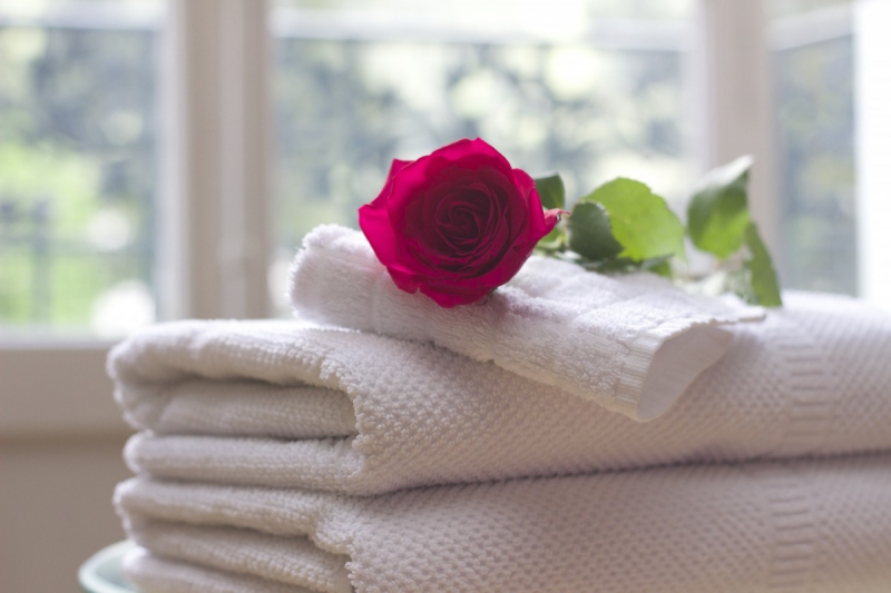 chambre-hote-UTELLE-min_towel_rose_clean_care_salon_spa_white_bath-731641